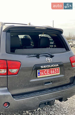 Внедорожник / Кроссовер Toyota Sequoia 2019 в 