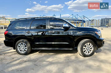 Внедорожник / Кроссовер Toyota Sequoia 2011 в 
