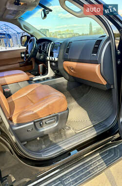 Внедорожник / Кроссовер Toyota Sequoia 2011 в 