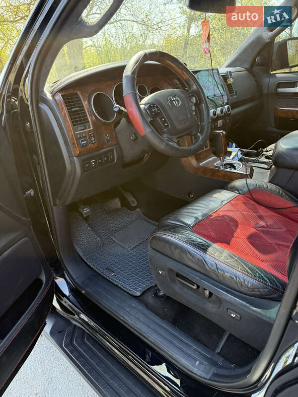 Внедорожник / Кроссовер Toyota Sequoia 2008 в Луцке
