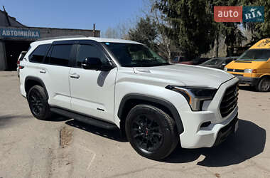 Позашляховик / Кросовер Toyota Sequoia 2023 в 