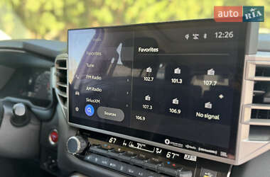 Позашляховик / Кросовер Toyota Sequoia 2023 в 