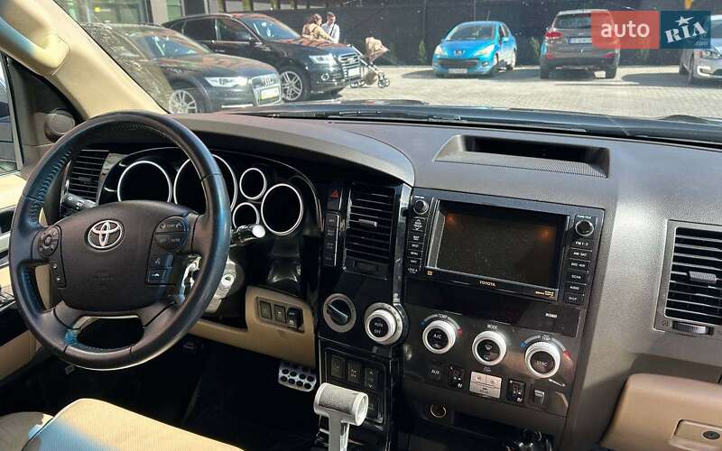 Внедорожник / Кроссовер Toyota Sequoia 2008 в Черновцах