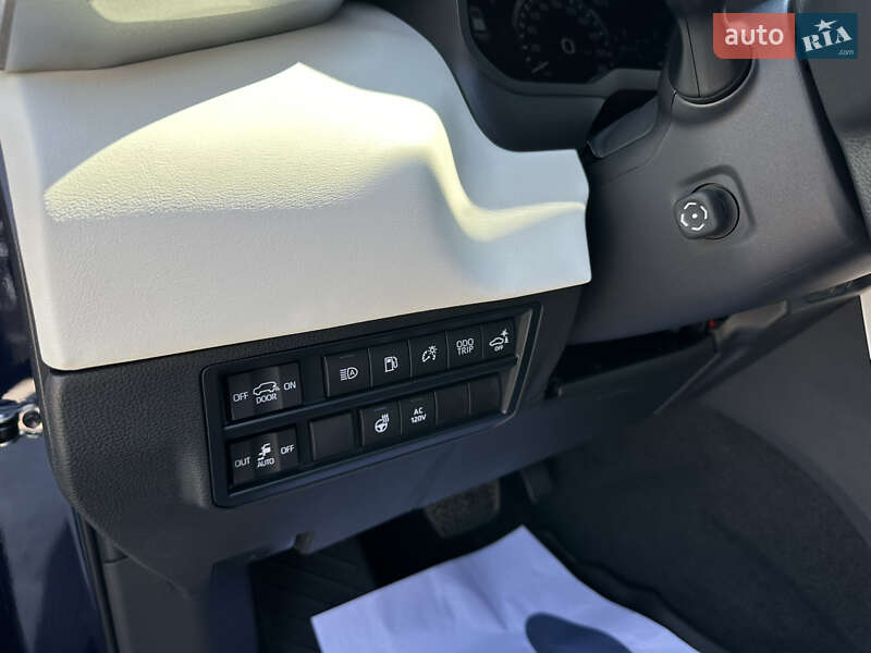 Внедорожник / Кроссовер Toyota Sequoia 2023 в Киеве