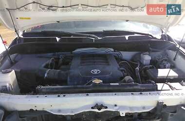 Позашляховик / Кросовер Toyota Sequoia 2013 в 
