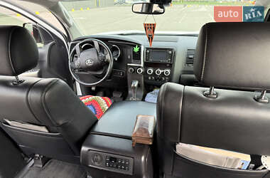 Внедорожник / Кроссовер Toyota Sequoia 2017 в 