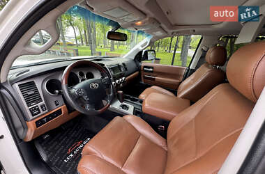 Позашляховик / Кросовер Toyota Sequoia 2011 в 