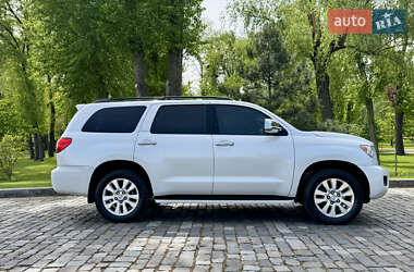 Позашляховик / Кросовер Toyota Sequoia 2011 в 
