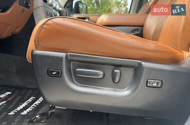 Позашляховик / Кросовер Toyota Sequoia 2011 в 