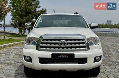 Позашляховик / Кросовер Toyota Sequoia 2011 в 