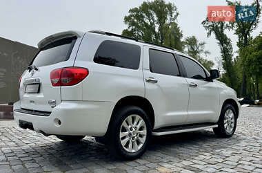 Позашляховик / Кросовер Toyota Sequoia 2011 в 
