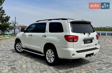 Позашляховик / Кросовер Toyota Sequoia 2011 в 