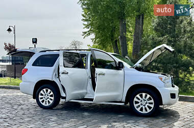 Позашляховик / Кросовер Toyota Sequoia 2011 в 