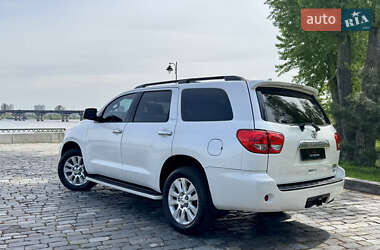 Позашляховик / Кросовер Toyota Sequoia 2011 в 