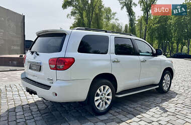 Позашляховик / Кросовер Toyota Sequoia 2011 в 