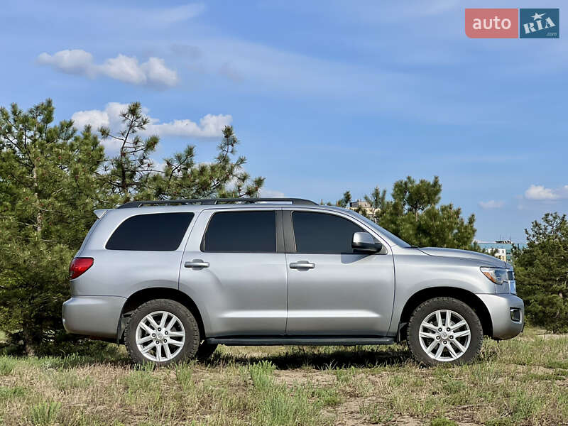 Позашляховик / Кросовер Toyota Sequoia 2015 в Дніпрі