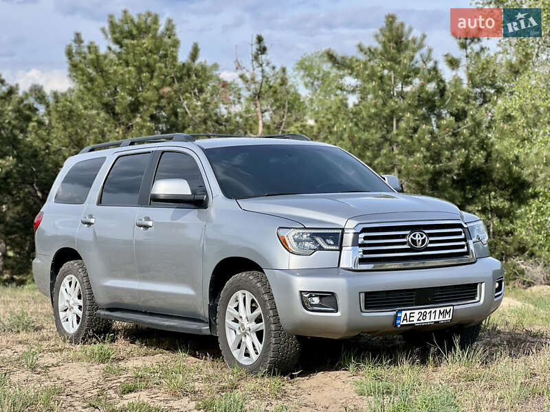 Позашляховик / Кросовер Toyota Sequoia 2015 в Дніпрі