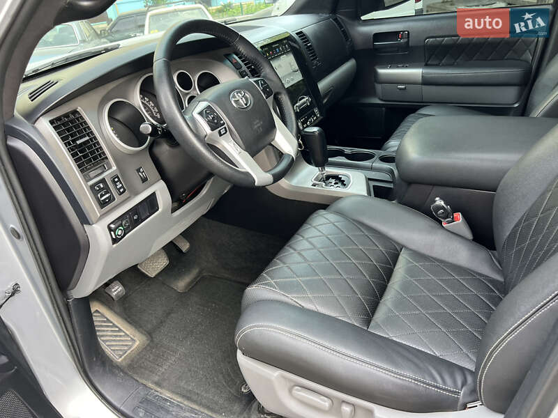 Позашляховик / Кросовер Toyota Sequoia 2015 в Дніпрі