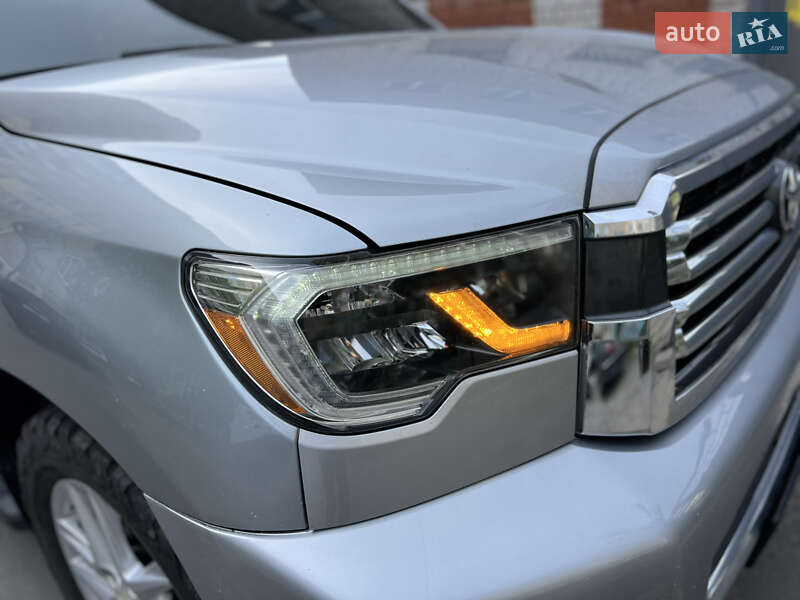 Позашляховик / Кросовер Toyota Sequoia 2015 в Дніпрі