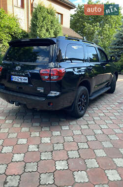 Позашляховик / Кросовер Toyota Sequoia 2017 в 