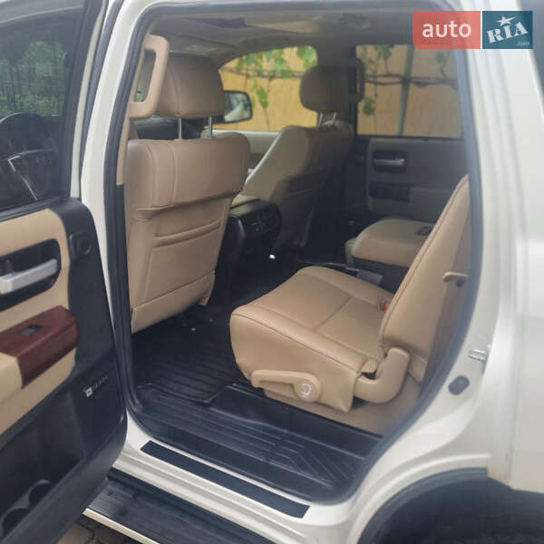 Внедорожник / Кроссовер Toyota Sequoia 2014 в Виннице