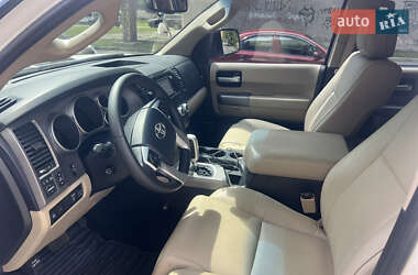 Позашляховик / Кросовер Toyota Sequoia 2016 в 