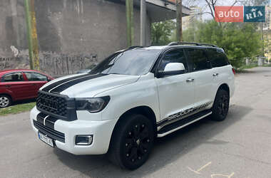 Позашляховик / Кросовер Toyota Sequoia 2016 в 