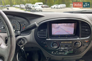 Внедорожник / Кроссовер Toyota Sequoia 2005 в 