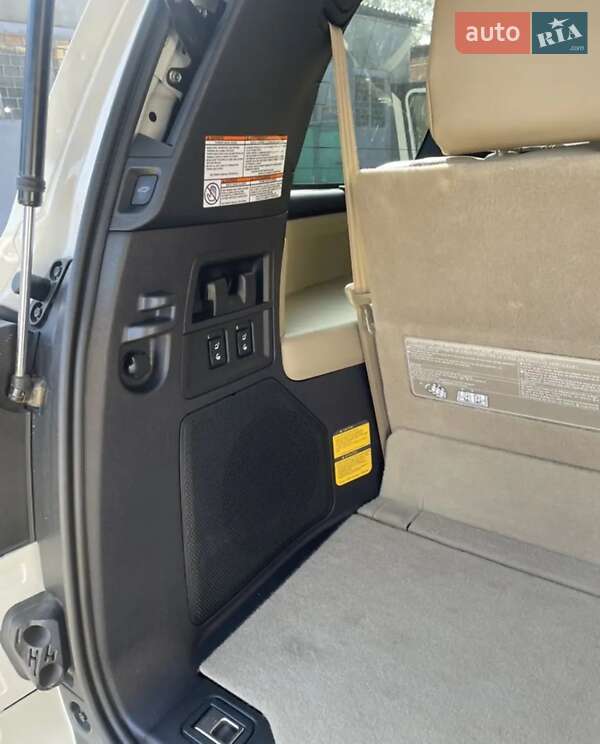 Внедорожник / Кроссовер Toyota Sequoia 2015 в Черновцах