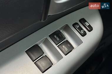 Внедорожник / Кроссовер Toyota Sequoia 2008 в 