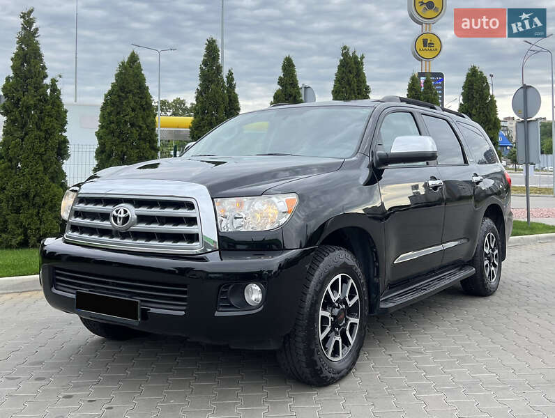 Внедорожник / Кроссовер Toyota Sequoia 2015 в Киеве