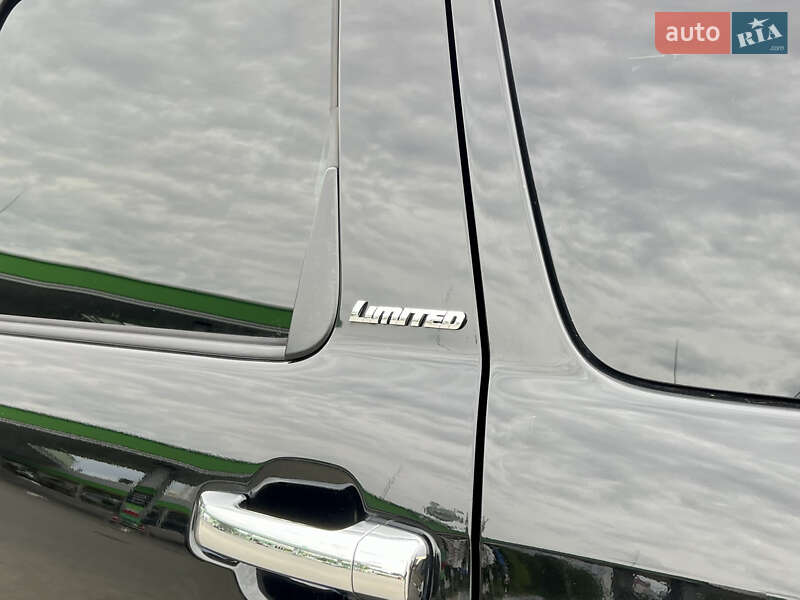 Внедорожник / Кроссовер Toyota Sequoia 2015 в Киеве