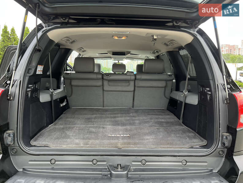 Внедорожник / Кроссовер Toyota Sequoia 2015 в Киеве