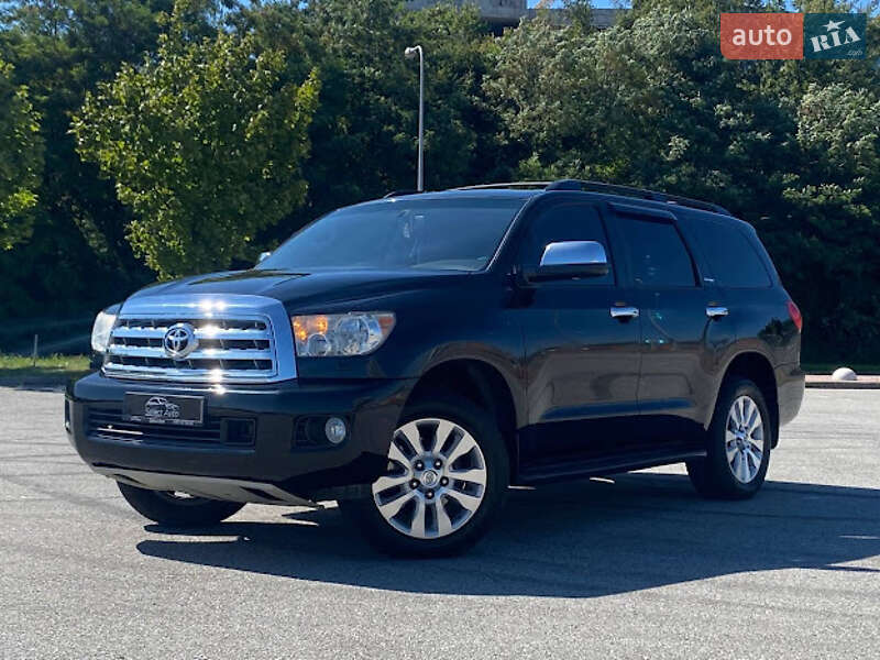 Toyota Sequoia 2016