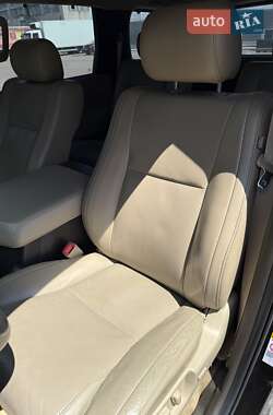 Позашляховик / Кросовер Toyota Sequoia 2010 в 