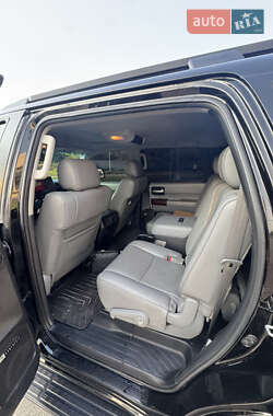 Внедорожник / Кроссовер Toyota Sequoia 2017 в 