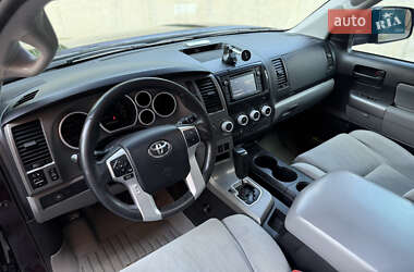Внедорожник / Кроссовер Toyota Sequoia 2015 в 