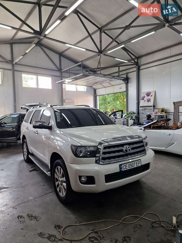 Внедорожник / Кроссовер Toyota Sequoia 2015 в Черновцах