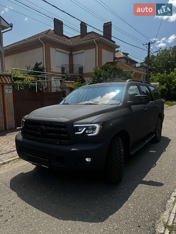 Внедорожник / Кроссовер Toyota Sequoia 2010 в 