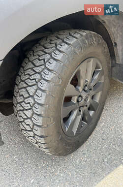 Внедорожник / Кроссовер Toyota Sequoia 2010 в 
