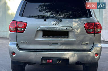 Внедорожник / Кроссовер Toyota Sequoia 2008 в 