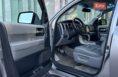 Внедорожник / Кроссовер Toyota Sequoia 2008 в 