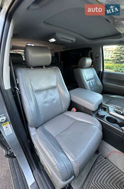Внедорожник / Кроссовер Toyota Sequoia 2008 в 