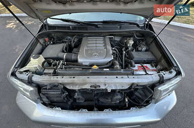 Внедорожник / Кроссовер Toyota Sequoia 2008 в 