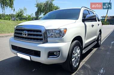 Внедорожник / Кроссовер Toyota Sequoia 2011 в Киеве