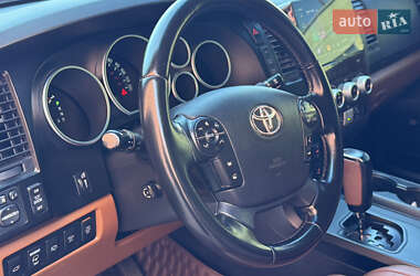 Внедорожник / Кроссовер Toyota Sequoia 2008 в 