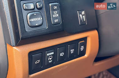 Внедорожник / Кроссовер Toyota Sequoia 2008 в 