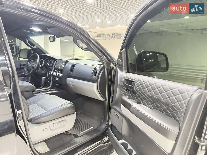 Внедорожник / Кроссовер Toyota Sequoia 2008 в Киеве