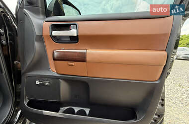 Внедорожник / Кроссовер Toyota Sequoia 2012 в 