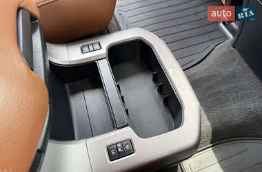 Внедорожник / Кроссовер Toyota Sequoia 2012 в 